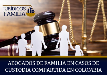 Hija en Columpio, con Ambos Padres a sus Lados Peleando por Custodia Compartida en Colombia